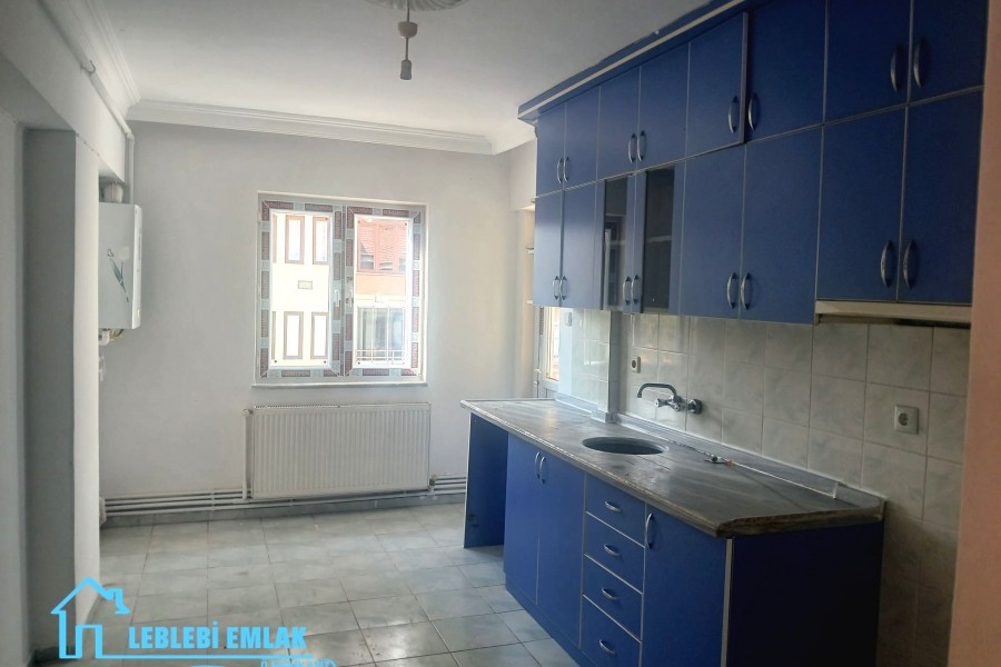 PAZARTESİ PAZARI ve CUMHURİYET LİSESİ YAKINI 3+1 KİRALIK DAİRE 