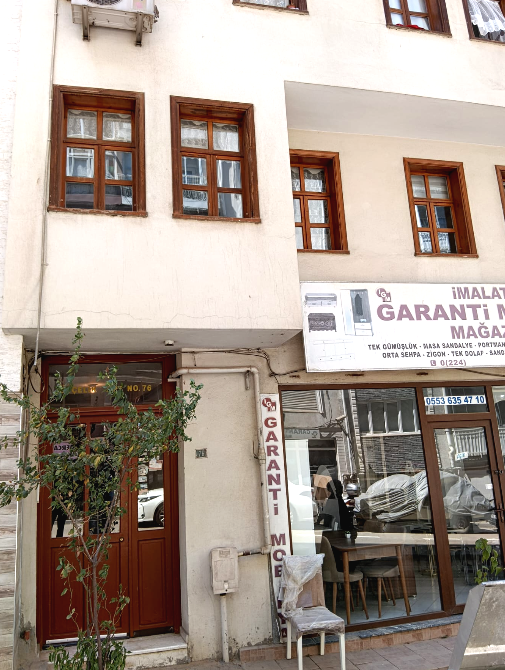 BURSA SETBAŞI ÜZERİ İPEKÇİLİK CADDESİNDE BRÜT 90 M2 NET 65 M2 1+1 BAHÇELİ SATILIK FIRSAT DAİRE