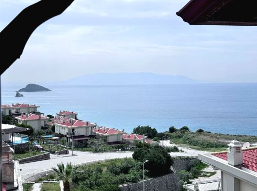 Seferihisar Atatürk Mah.’de Kesintisiz Deniz Manzaralı Müstakil 4+1 Villa