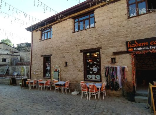 Afyon Ayazini Frig Vadisi’nde 120 m², 2 Katlı Kafe & Hediyelik Eşya – Devren kiralık