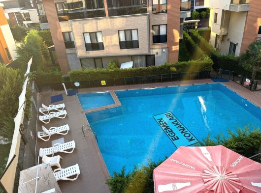 BURSA GEMLİK UMURBEY'DE BRÜT 230 M2 NET 200 M2 4+1 GENİŞ HAVUZLU 4 YAŞINDA KİRALIK DAİRE